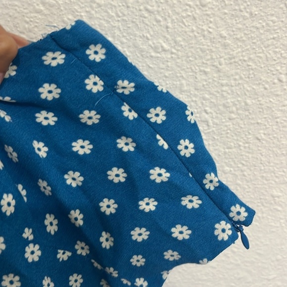 Reformation | River Floral Blue White Jimmy Top | Size 2 FLAWED - Picture 4 of 7